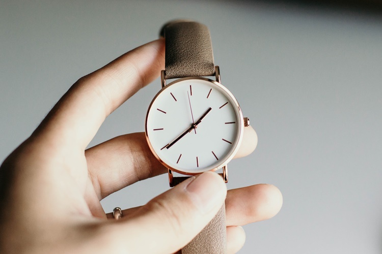 Rose gold analog wristwatch with beige leather band